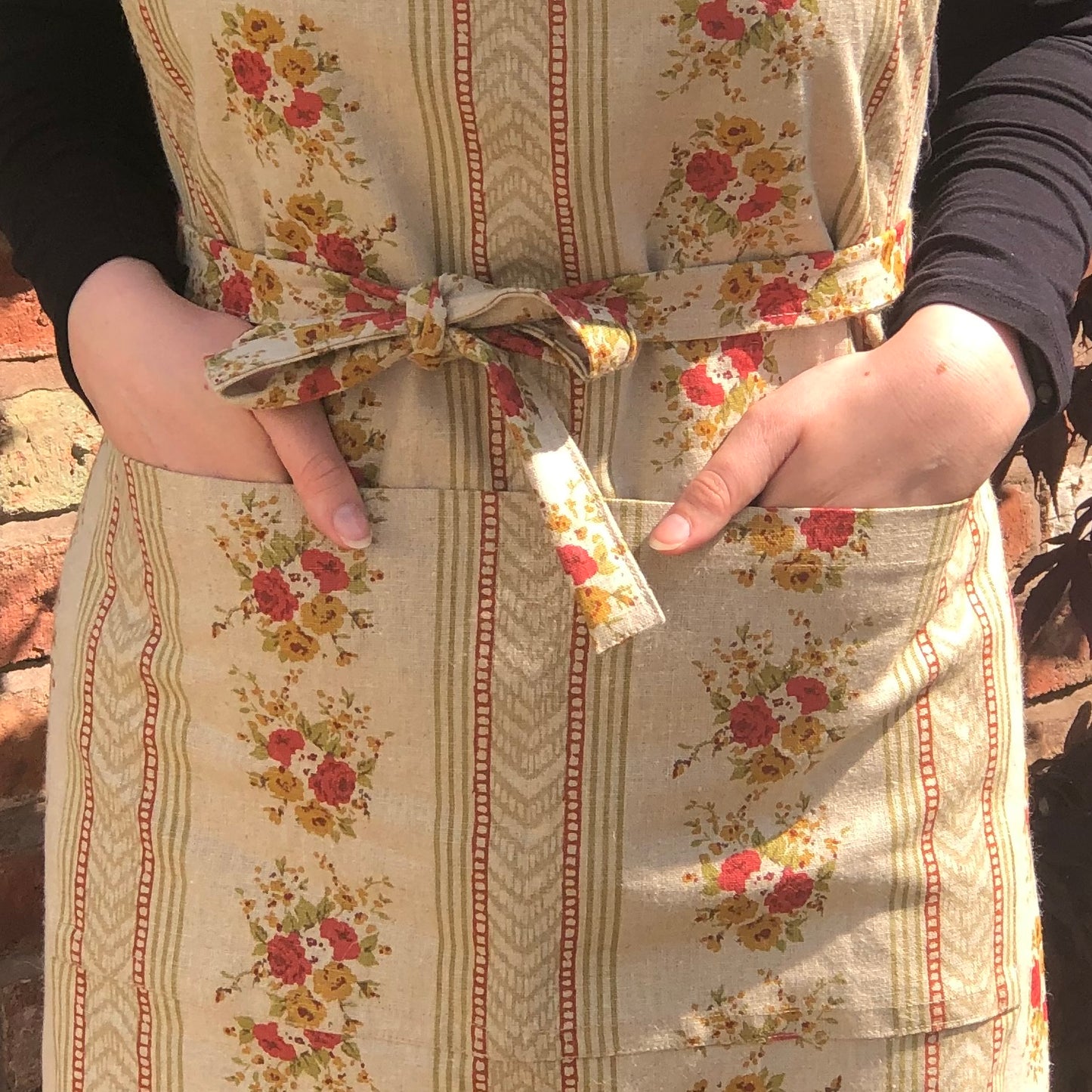 Red English Country Rose Linen Apron with Pocket